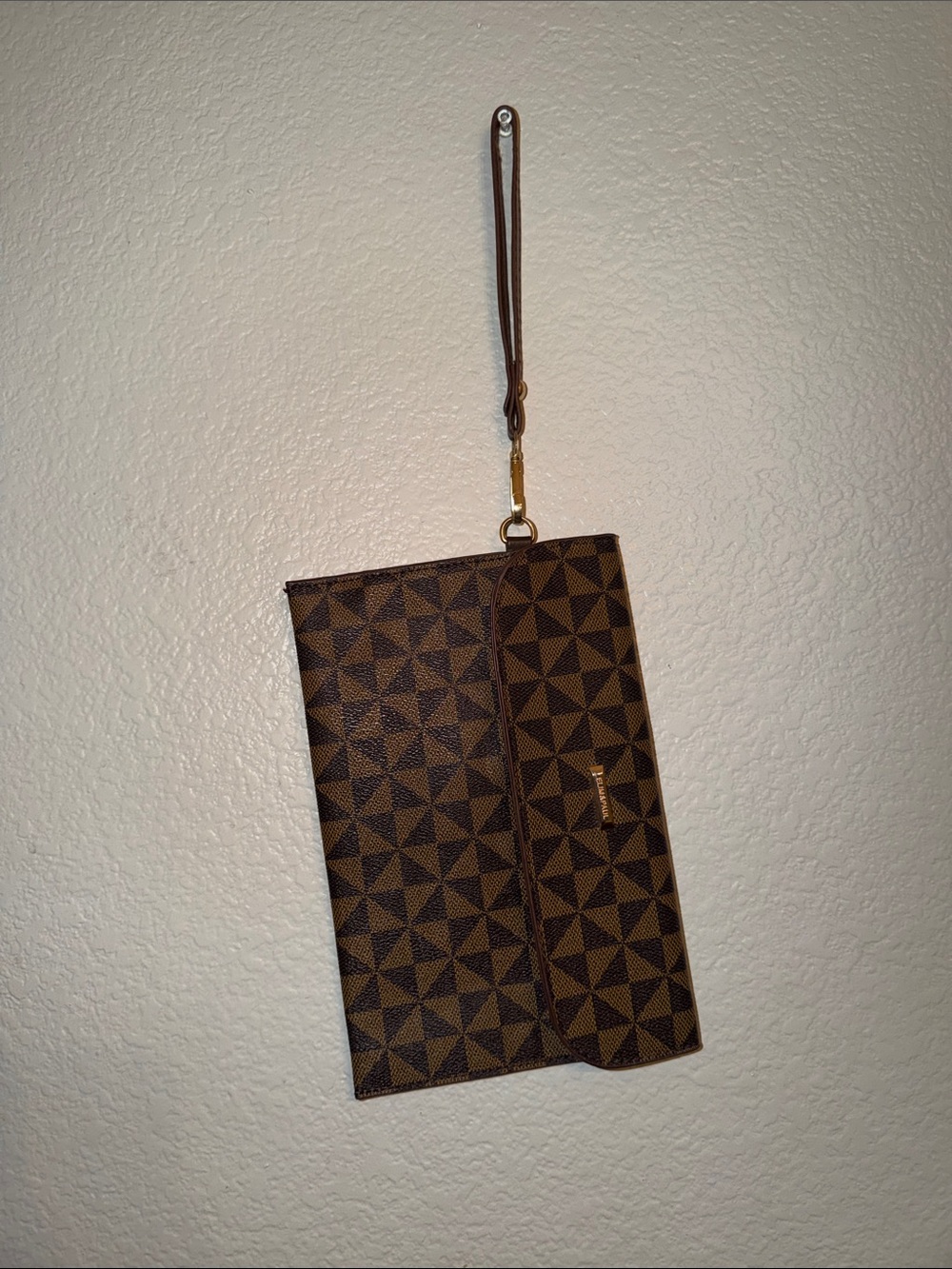 Source Unknown Brown Geometric Wristlet Clutch with Gold Hardware